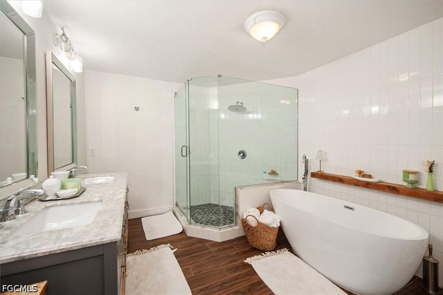 991 Aqua LN, Fort Myers, FL 33919