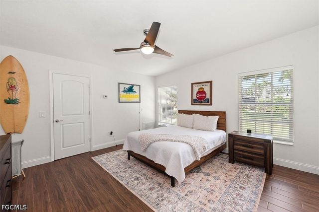 991 Aqua LN, Fort Myers, FL 33919