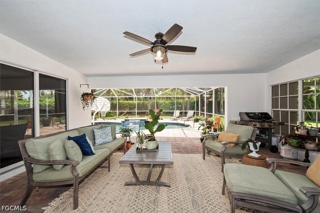 991 Aqua LN, Fort Myers, FL 33919