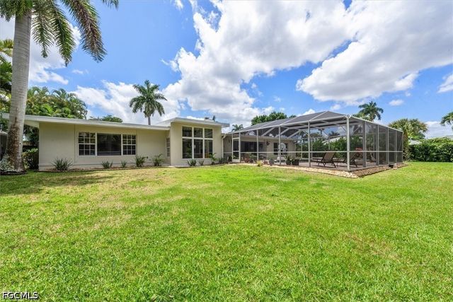 991 Aqua LN, Fort Myers, FL 33919