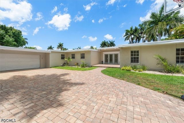 991 Aqua LN, Fort Myers, FL 33919