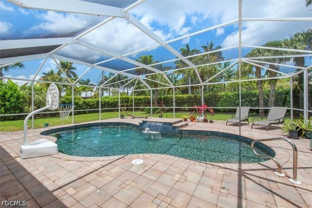 991 Aqua LN, Fort Myers, FL 33919
