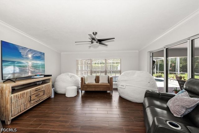 991 Aqua LN, Fort Myers, FL 33919