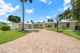 991 Aqua LN, Fort Myers, FL 33919