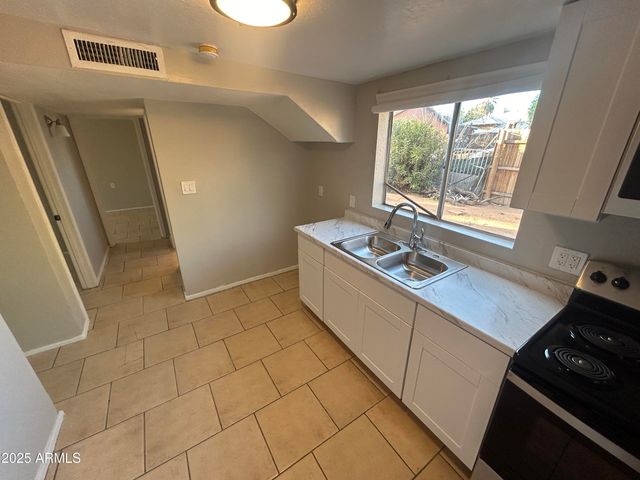 1836 E HARVARD Street B, Phoenix, AZ 85006