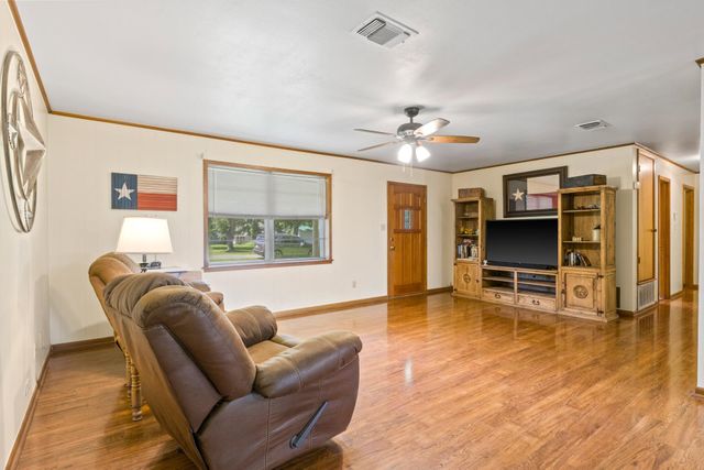 101 Martin St., Naples, TX 75568