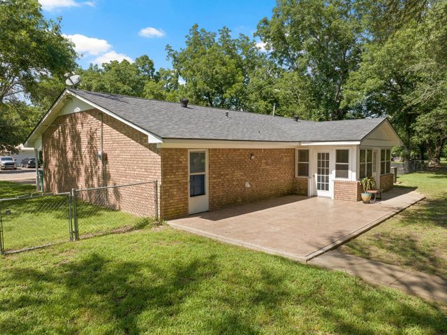 101 Martin St., Naples, TX 75568