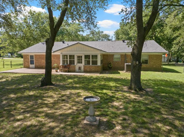 101 Martin St., Naples, TX 75568