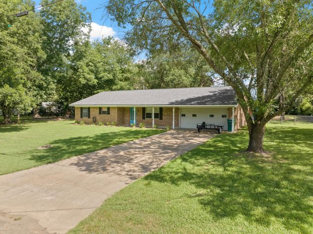 101 Martin St., Naples, TX 75568