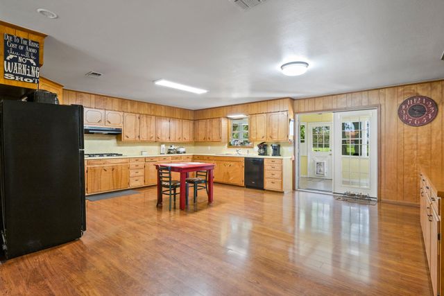 101 Martin St., Naples, TX 75568