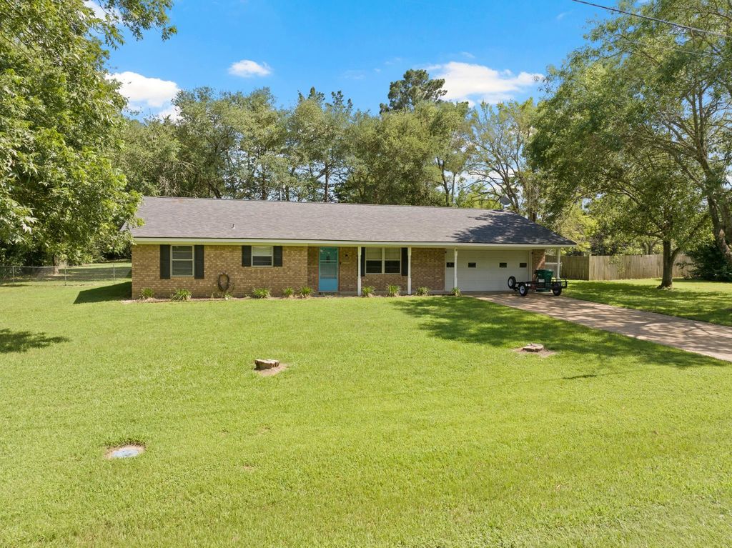 101 Martin St., Naples, TX 75568
