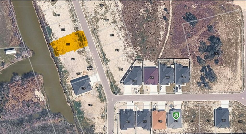 121 Heritage Park Dr, Rockport, TX 78382 — exterior