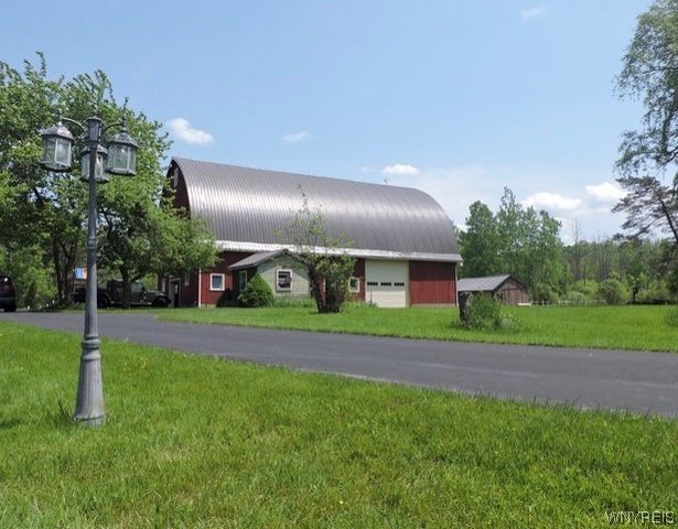 639 County Line Road, Darien, NY 14004