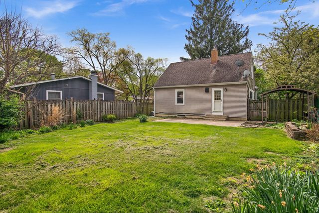 511 Elm Avenue, Geneva, IL 60134