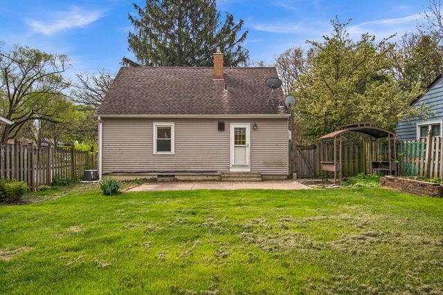 511 Elm Avenue, Geneva, IL 60134