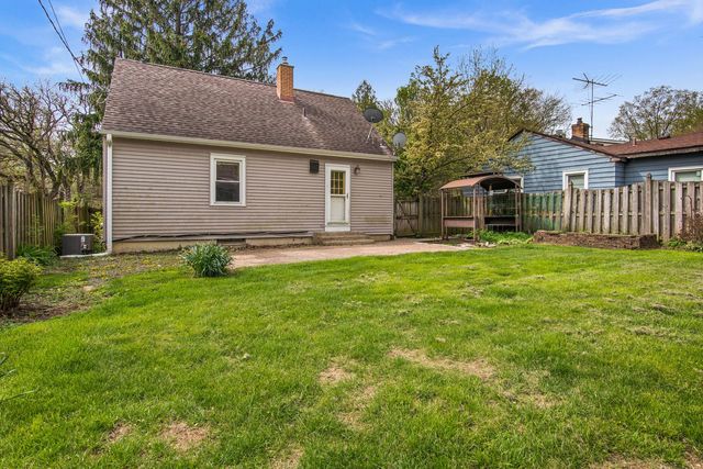 511 Elm Avenue, Geneva, IL 60134