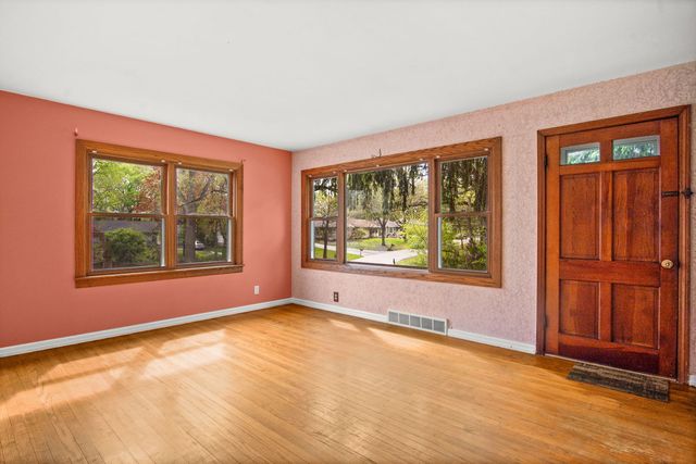 511 Elm Avenue, Geneva, IL 60134