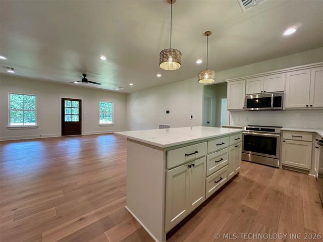 12443 Longboard Loop, Kingston, OK 73439