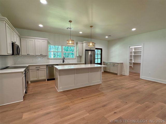 12443 Longboard Loop, Kingston, OK 73439