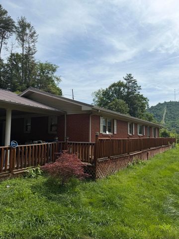 46 Wendell Lane, Flat Lick, KY 40935