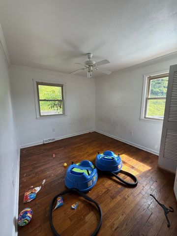 46 Wendell Lane, Flat Lick, KY 40935
