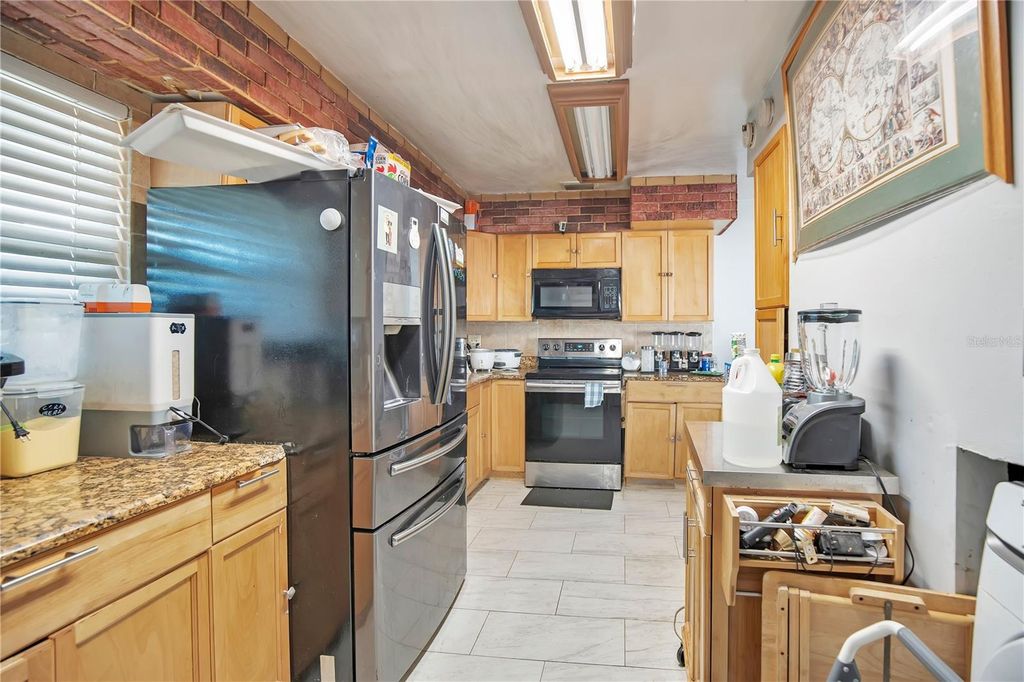 Image 6 of property listing at 5108 FIGWOOD LANE, Orlando, FL 32808