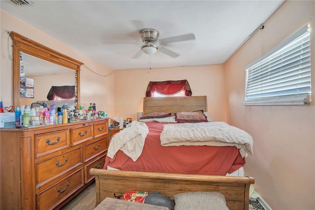 Image 8 of property listing at 5108 FIGWOOD LANE, Orlando, FL 32808