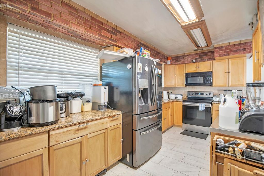 Image 9 of property listing at 5108 FIGWOOD LANE, Orlando, FL 32808