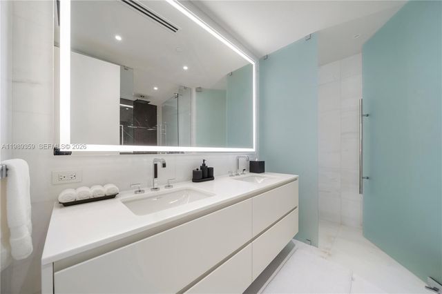 300 Biscayne Boulevard Way 3005W, Miami, FL 33131