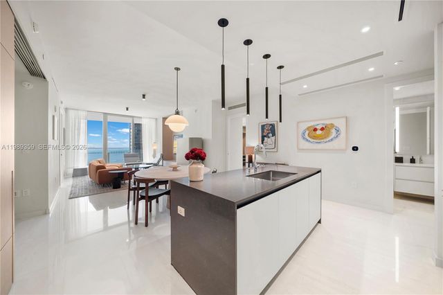 300 Biscayne Boulevard Way 3005W, Miami, FL 33131