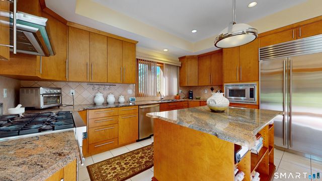 44 Chippenwood Lane, Bristol, CT 06010