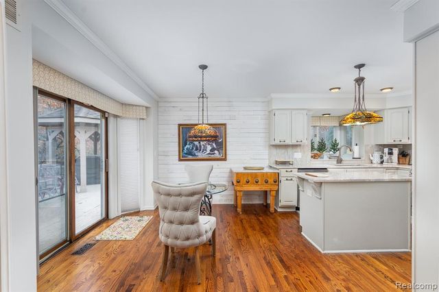 2321 Pine Hollow, Brighton, MI 48114