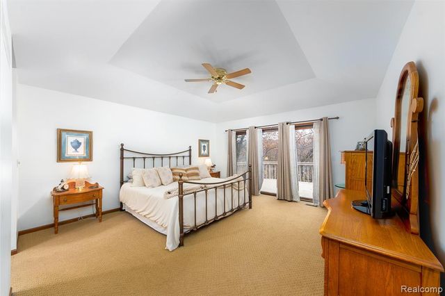 2321 Pine Hollow, Brighton, MI 48114