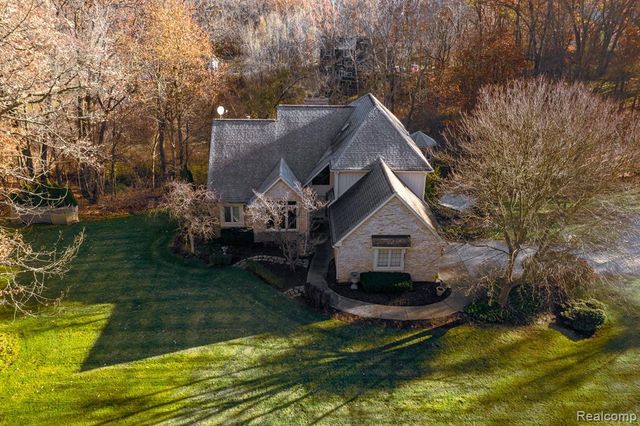 2321 Pine Hollow, Brighton, MI 48114