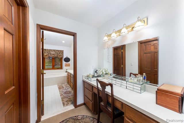 2321 Pine Hollow, Brighton, MI 48114