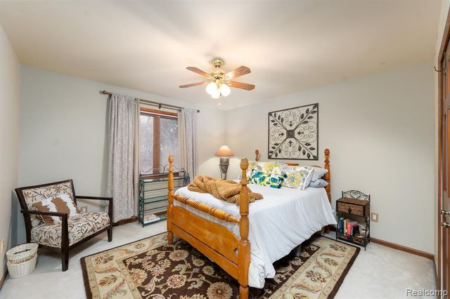 2321 Pine Hollow, Brighton, MI 48114