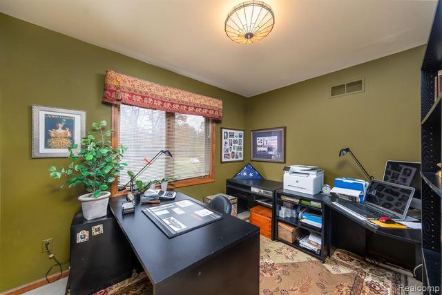 2321 Pine Hollow, Brighton, MI 48114