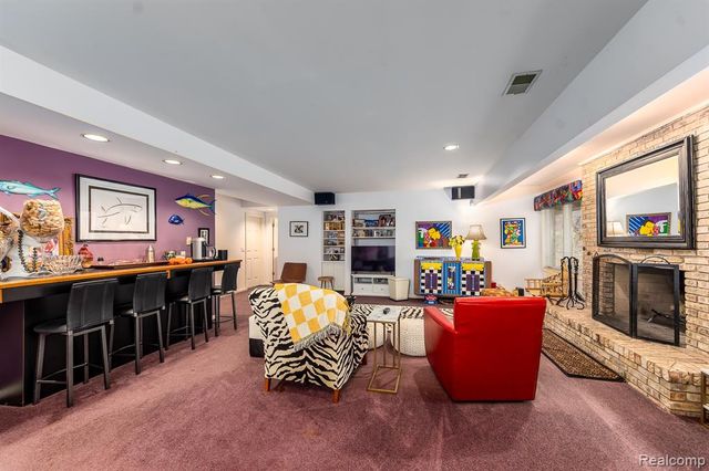 2321 Pine Hollow, Brighton, MI 48114