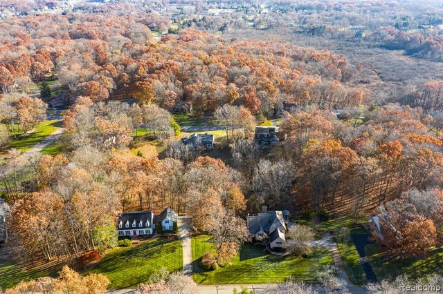 2321 Pine Hollow, Brighton, MI 48114