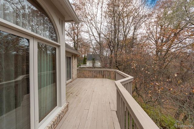 2321 Pine Hollow, Brighton, MI 48114