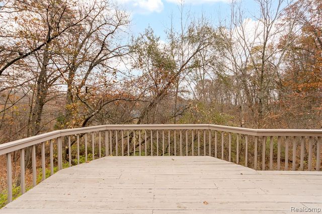 2321 Pine Hollow, Brighton, MI 48114