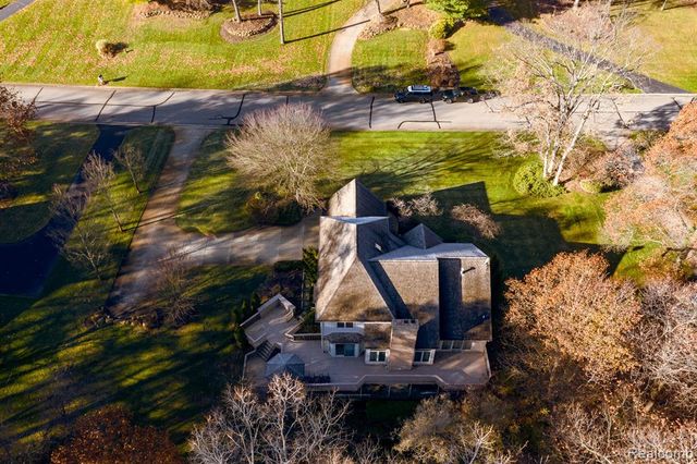 2321 Pine Hollow, Brighton, MI 48114