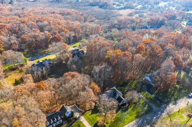 2321 Pine Hollow, Brighton, MI 48114