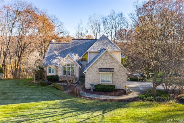 2321 Pine Hollow, Brighton, MI 48114