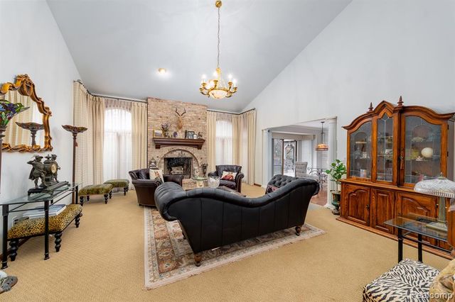 2321 Pine Hollow, Brighton, MI 48114