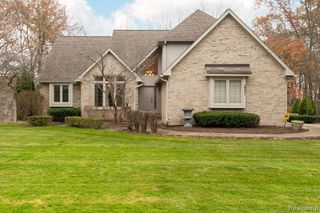 2321 Pine Hollow, Brighton, MI 48114