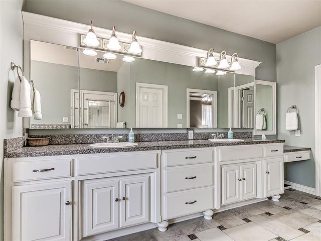 2601 Ashebriar Lane, Edmond, OK 73034