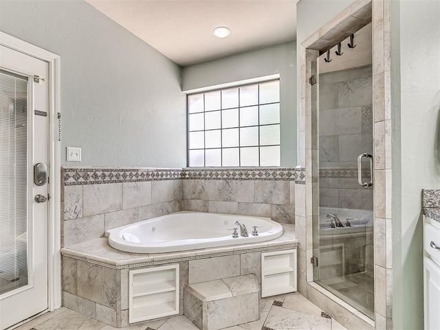 2601 Ashebriar Lane, Edmond, OK 73034