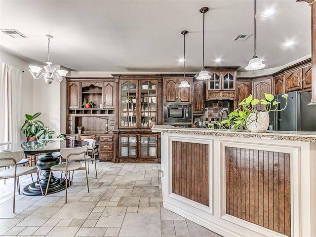 2601 Ashebriar Lane, Edmond, OK 73034