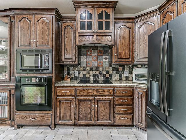 2601 Ashebriar Lane, Edmond, OK 73034